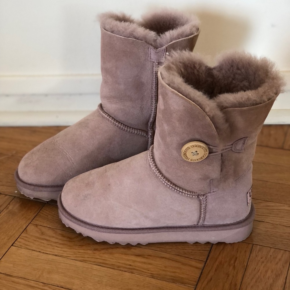 UGG Bailey Button Boots. US size 4